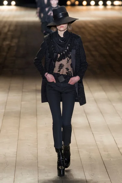 Look 3
